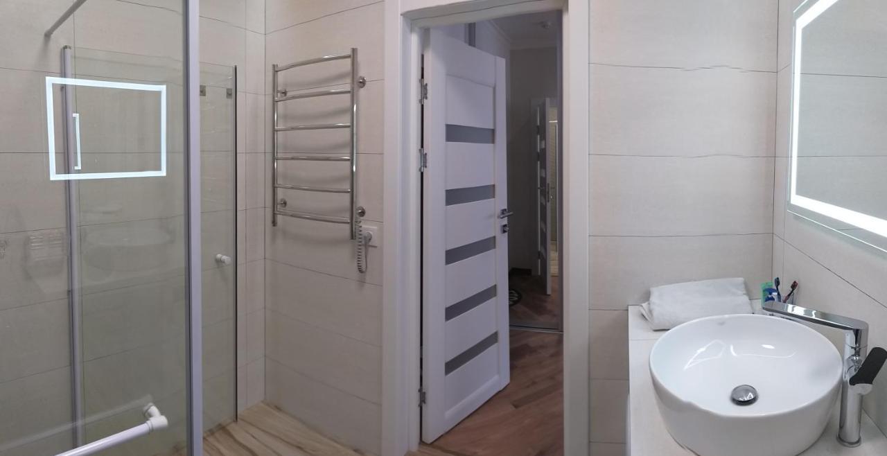 Красивая Квартира С Шикарным Видом У Метро Apartment Kiev Luaran gambar